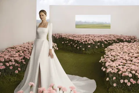 Rasgo wedding dress by Rosa Clara, A-line, crepe
