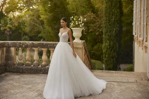 Venuz wedding dress by Rosa Clara, ball gown, lace