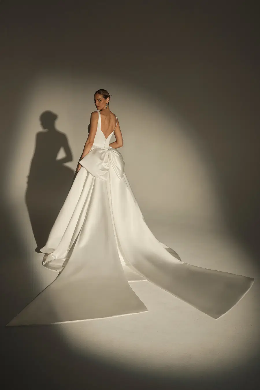 LE173 by Casablanca Bridal - view 3 of 5