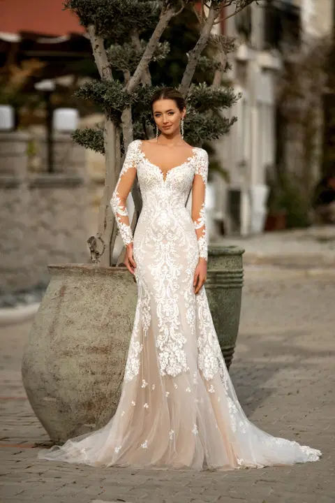 Style 8198 wedding dress by Monica Loretti, A-line, lace