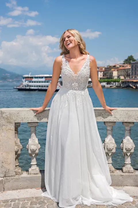 VN53 ivory wedding dress by Vera Nova, A-line, tulle