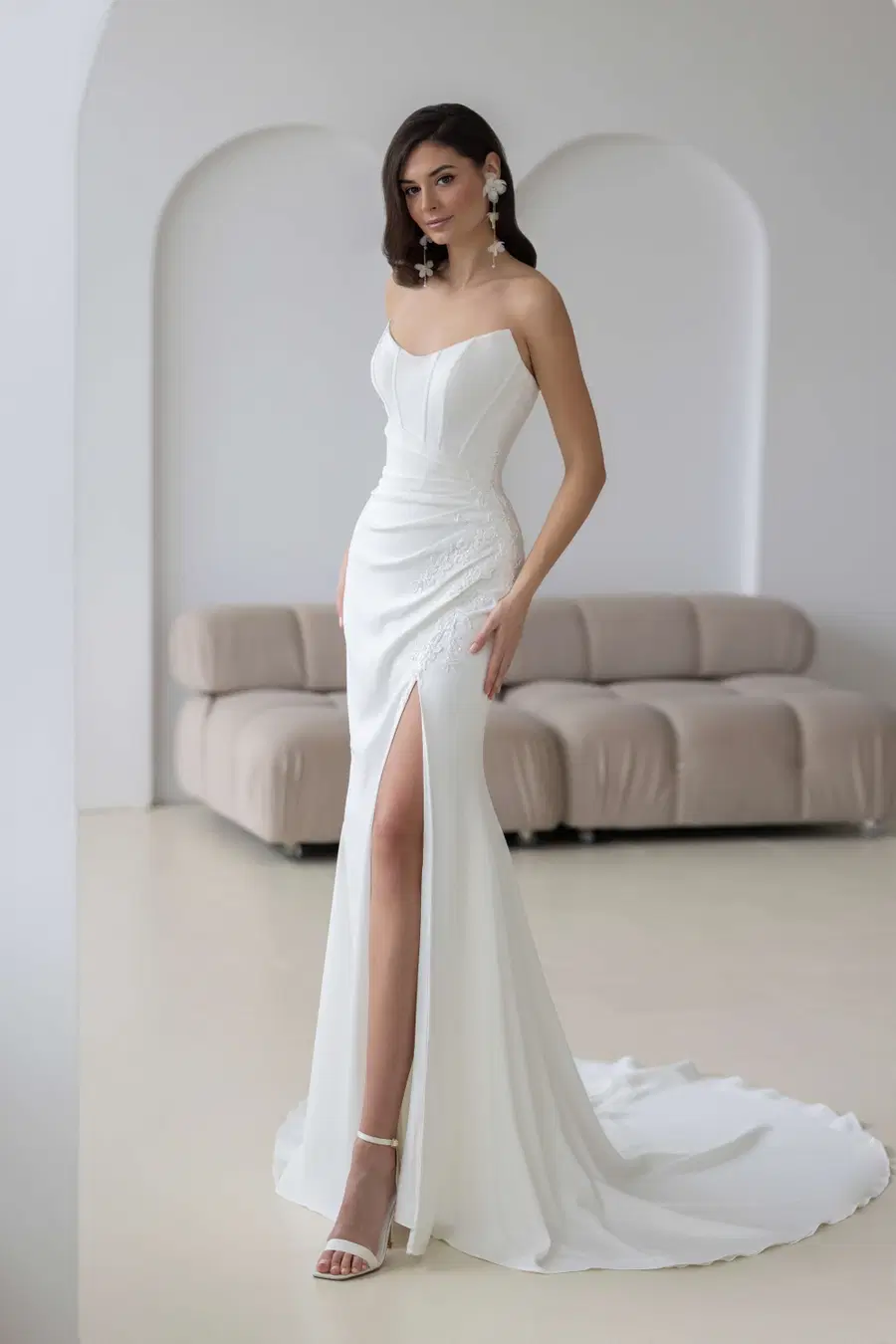 Kadrie by Jarice: straight neckline, sleeveless, crepe