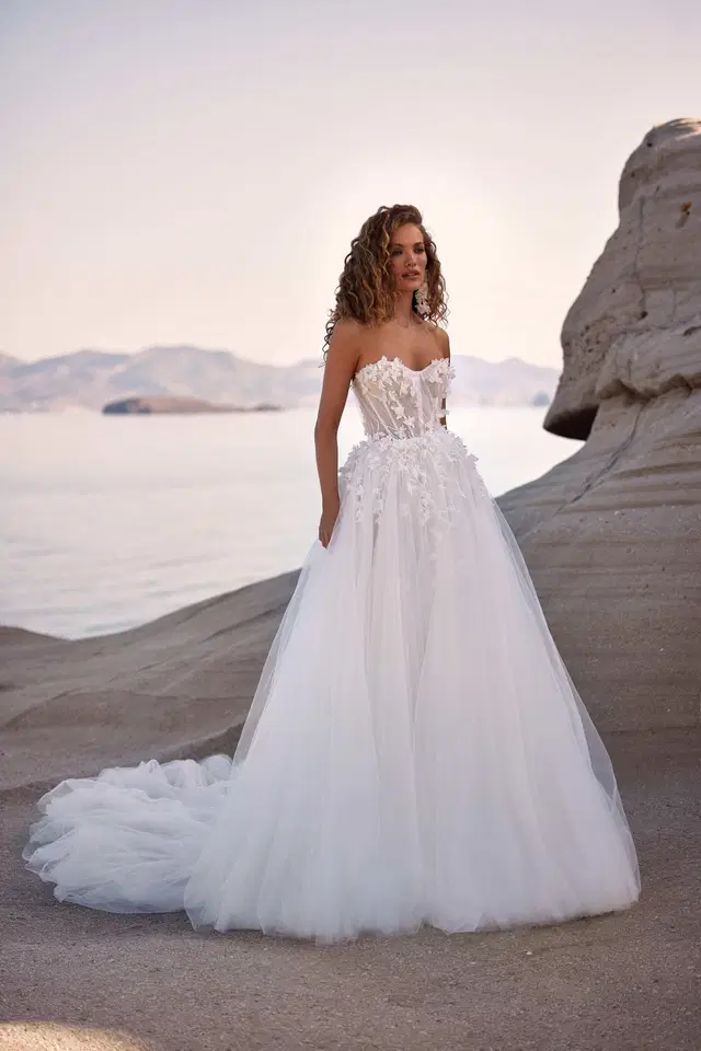 Evelyn by Milla Nova: A-Line silhouette, sweetheart neckline, puff sleeves, glittery fabric