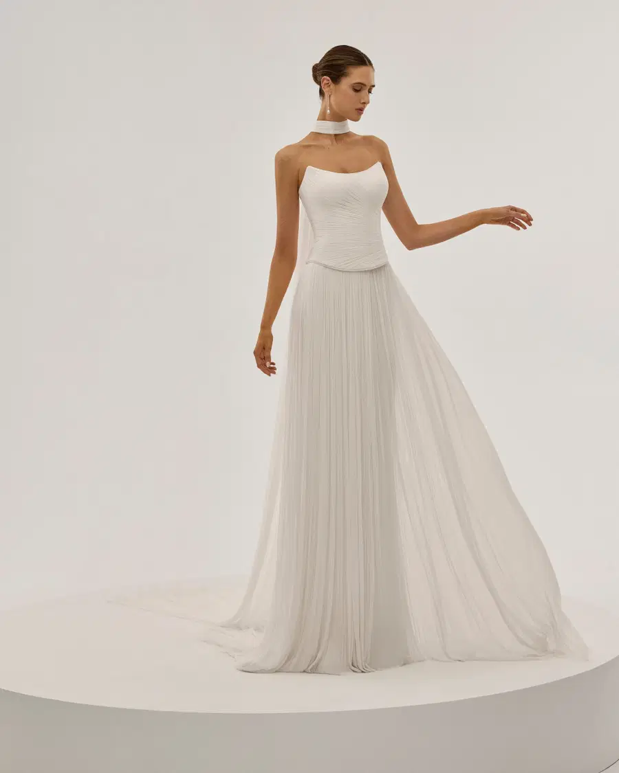 SIRIS by Rosa Clara: Straight silhouette, off-shoulder neckline, sleeveless, muslin