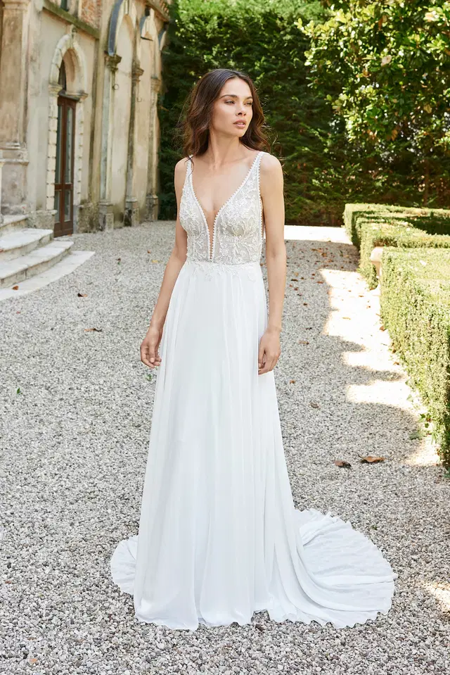 E-5223 by Elizabeth Passion: A-Line silhouette, deep V-neck neckline, sleeveless, tulle