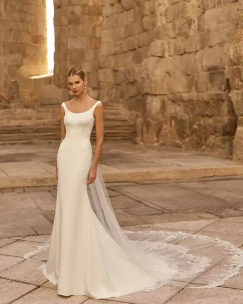 Parvati wedding dress by Adriana Alier, mermaid, crepe