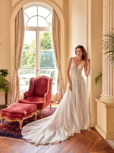 Melina wedding dress by Justin Alexander, trumpet, lace
