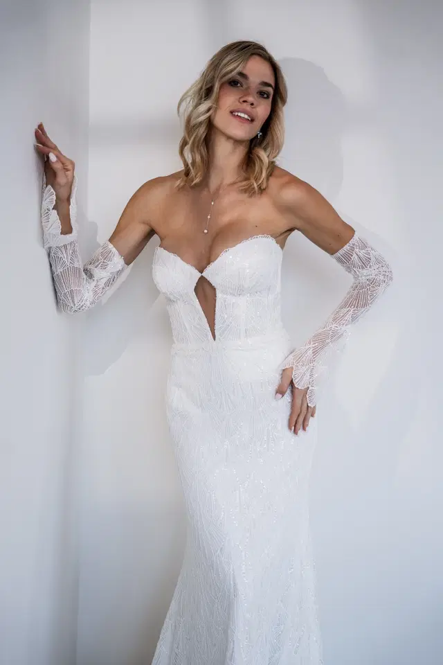 Hera Kleid mit Überrock by Fan Xia: Fit & Flare silhouette, semi sweetheart neckline, satin