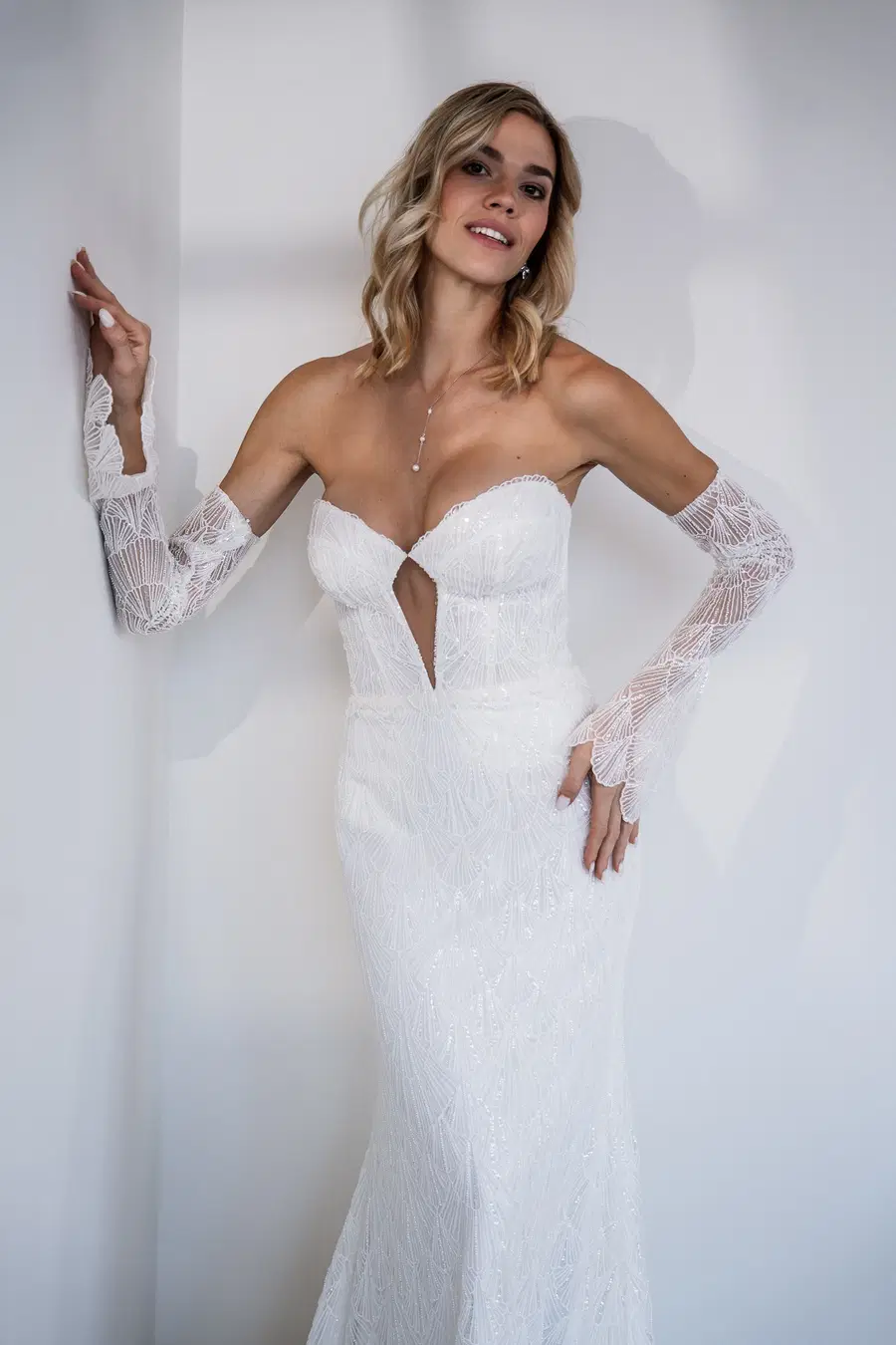 Hera Kleid mit Überrock by Fan Xia: Fit & Flare silhouette, semi sweetheart neckline, satin