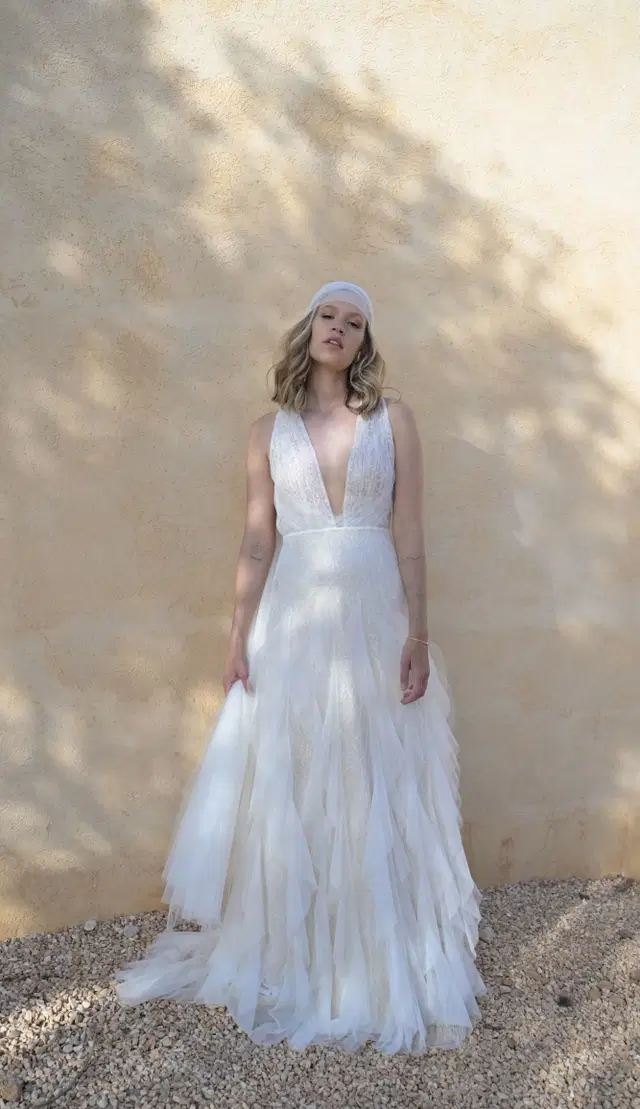 Daura by Malee: A-Line silhouette, deep V-neck neckline, sleeveless, lace