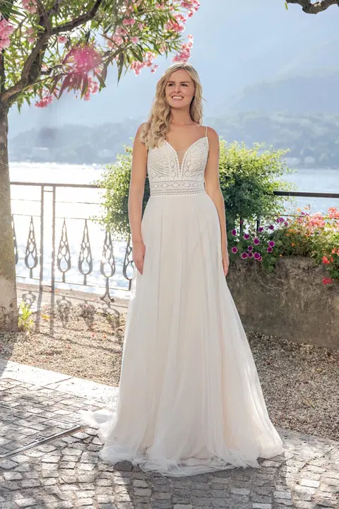 VN05 ivory/rumpink wedding dress by Vera Nova, A-line, tulle