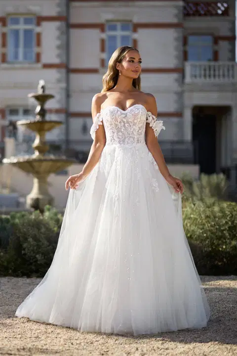 Style 27224 wedding dress by Très Chic, A-line, tulle
