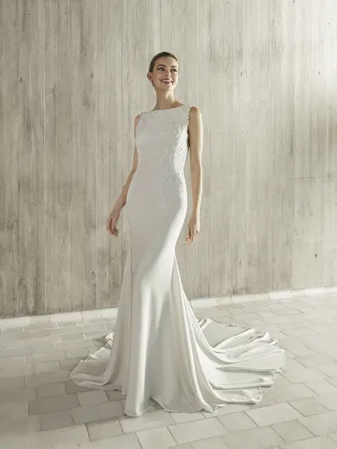 Shannen wedding dress by Pronovias, mermaid, lace