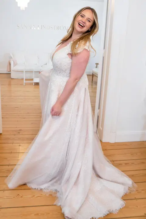 Paula wedding dress by Sanna Lindström, A-line, lace