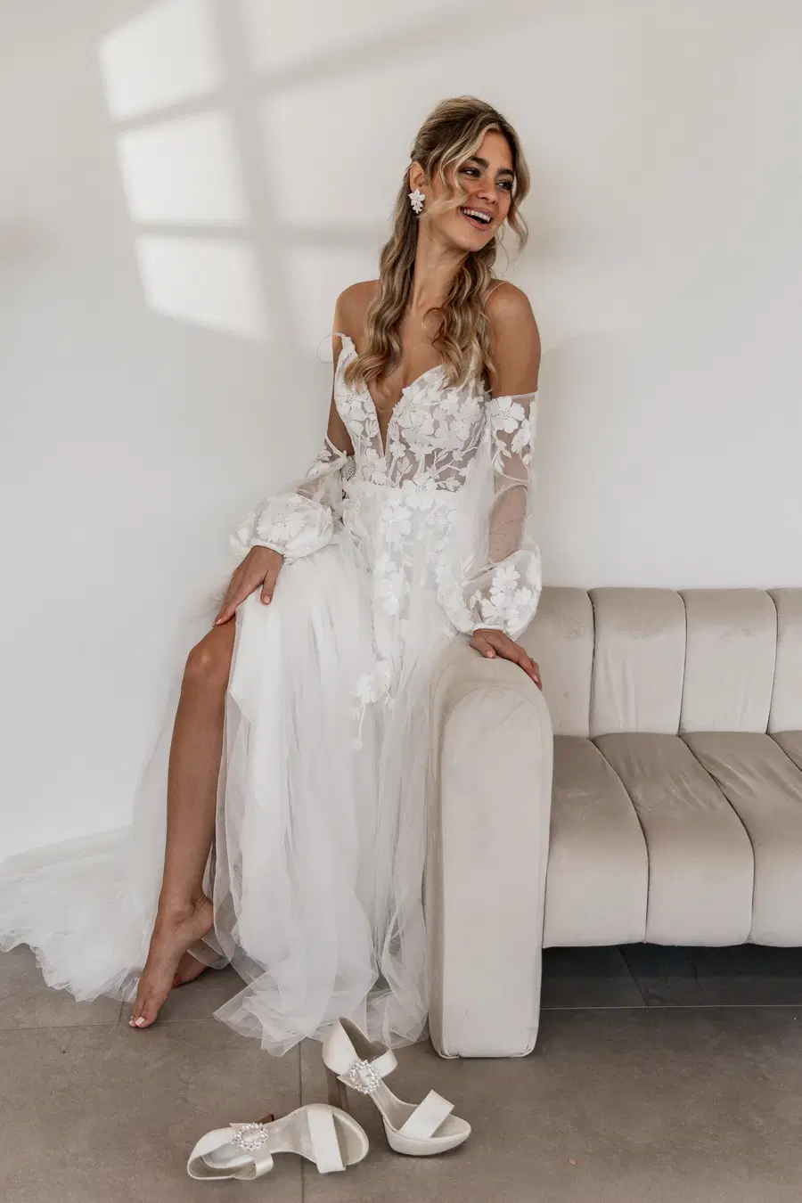 Lorenza by Fan Xia: A-Line silhouette, sweetheart neckline, lace