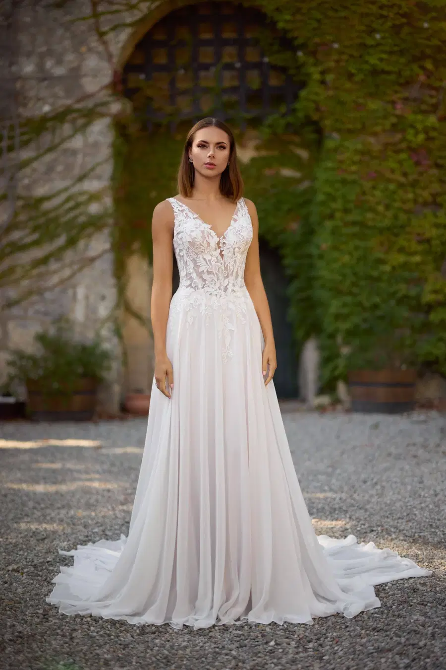 27418 by Très Chic: A-Line silhouette, deep V-neck neckline, sleeveless, chiffon