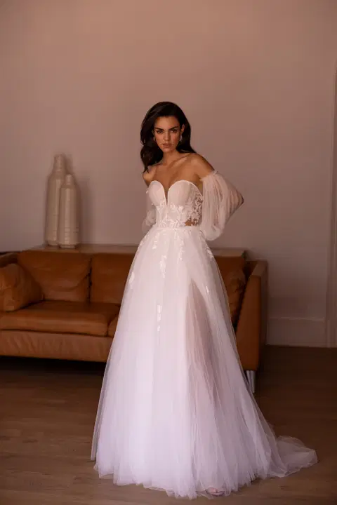 Style E-5446 wedding dress by Elizabeth Passion, A-line, tulle
