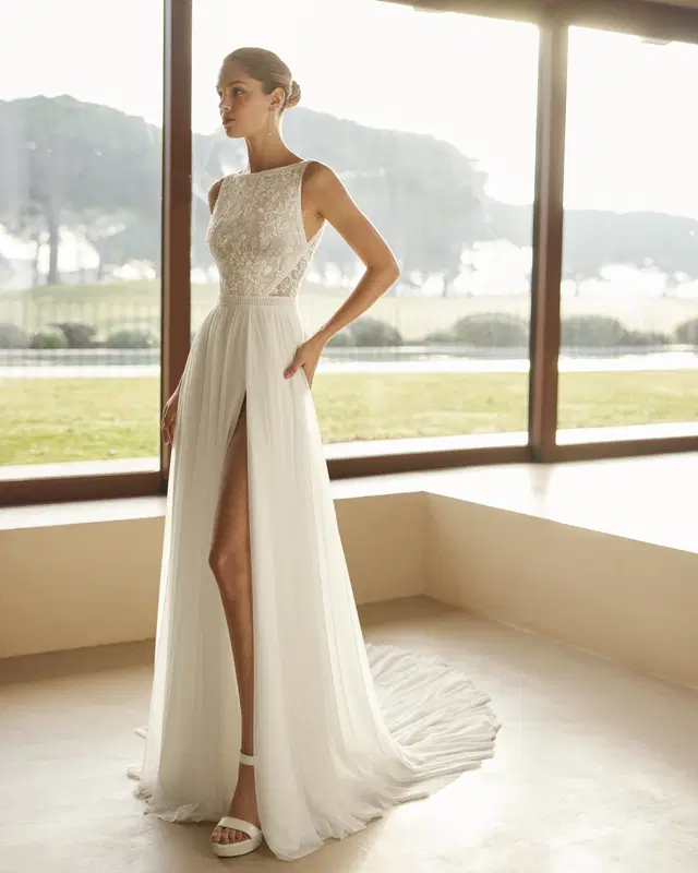 Zito by Aire Barcelona: Straight silhouette, boat neck neckline, sleeveless, lace