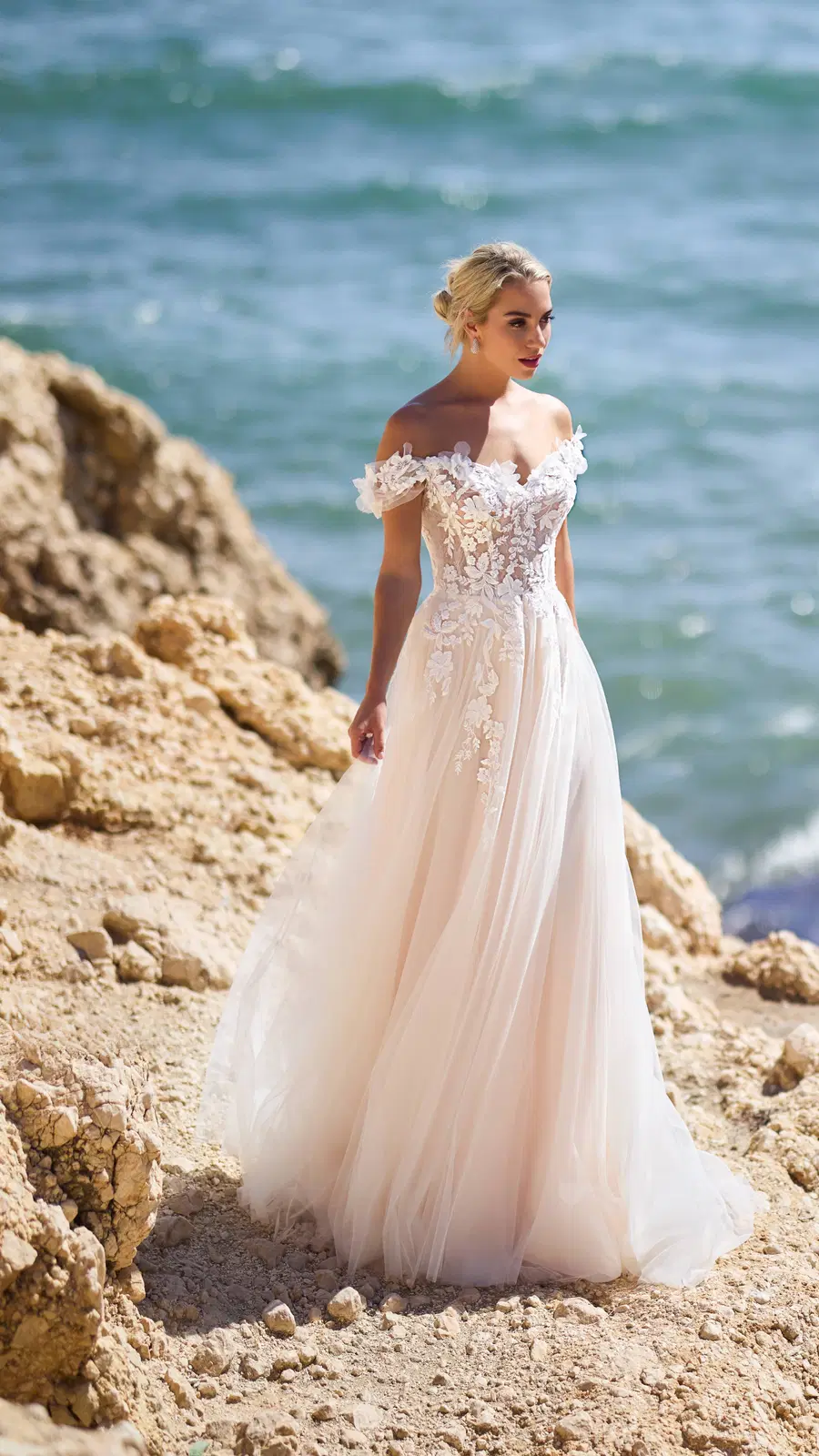 Brinkman 26112 by Brinkman by Très Chic: A-Line silhouette, V-neck neckline, cap sleeves, tulle