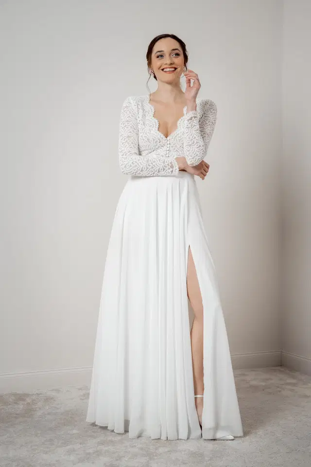 Top Zea by noni Selected: Two-Piece silhouette, V-neck neckline, long sleeves, lace