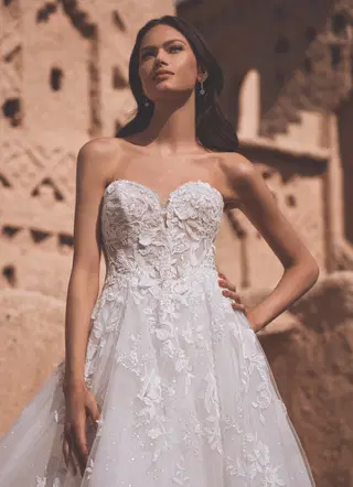 Taylee by Enzoani - view 3 of 6