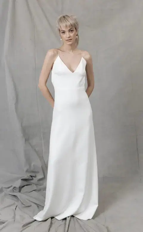 Ama wedding dress by Kisui, straight, satin