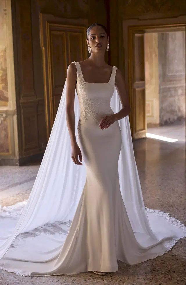 Alice 63261 by Veni Infantino: Trumpet silhouette, square neckline, sleeveless, satin