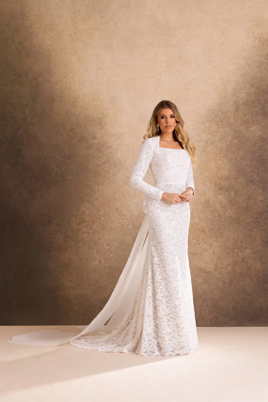 RB7031 by Rachel Allan: Trumpet silhouette, square neckline, long sleeves, lace
