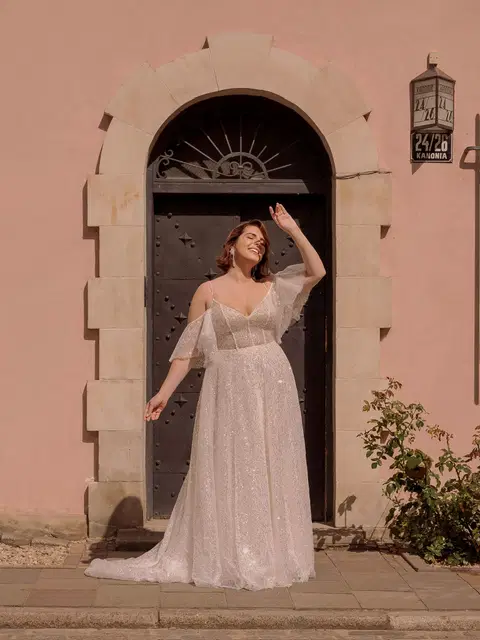 Style LO-470T wedding dress by Agnes, A-line, tulle