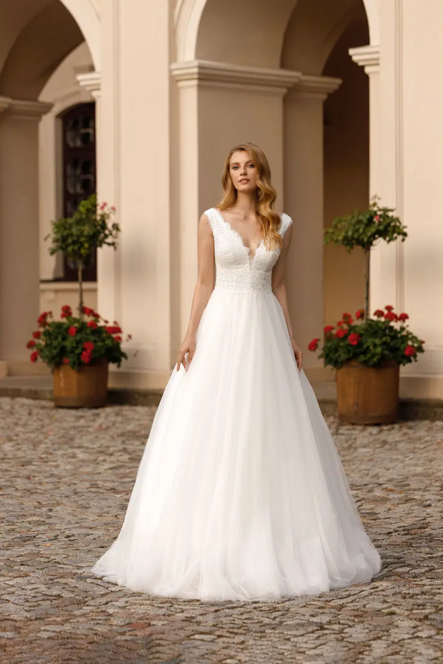 1100 by Angela Bianca: Ball Gown silhouette, V-neck neckline, sleeveless, lace
