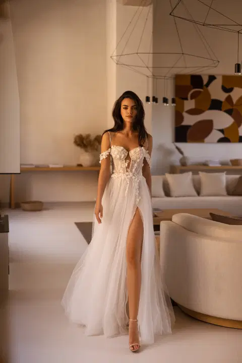 Style E-5521 wedding dress by Elizabeth Passion, trumpet, tulle