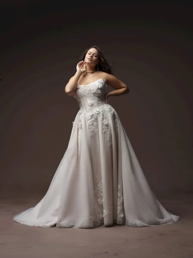 FLEUR by Rebecca Ingram: A-Line silhouette, cat eye neckline, cap sleeves, lace