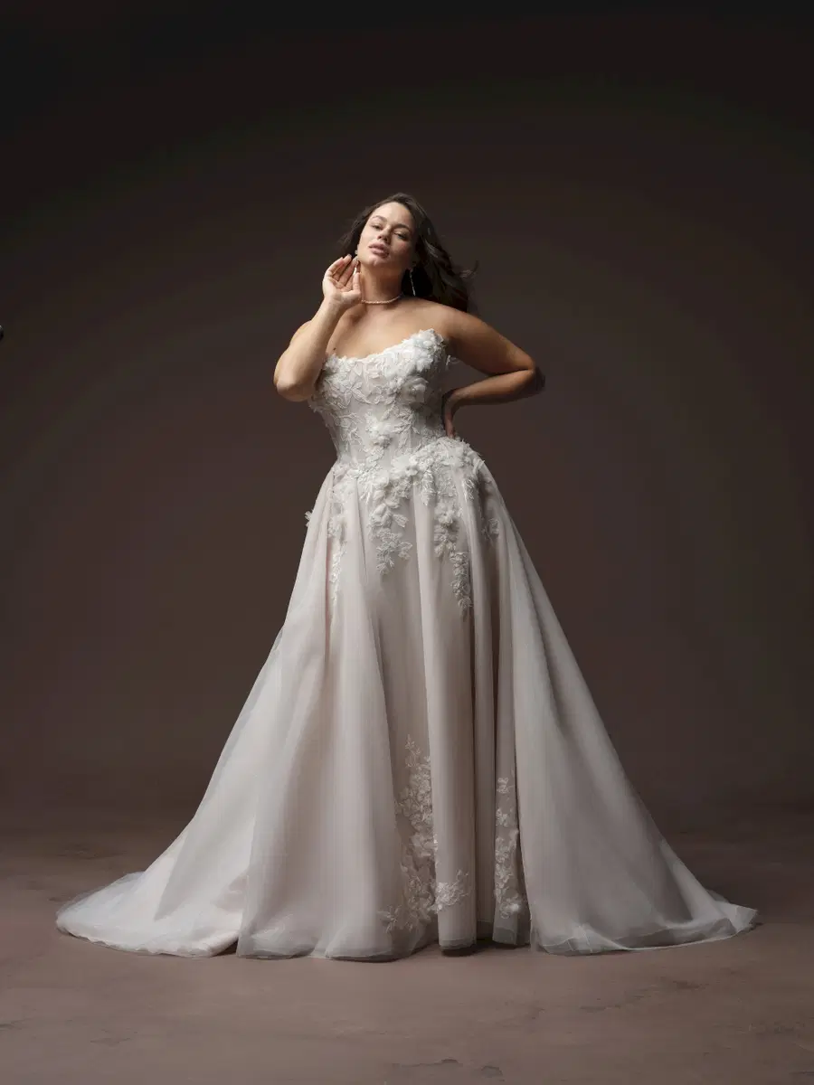FLEUR by Rebecca Ingram: A-Line silhouette, cat eye neckline, cap sleeves, lace
