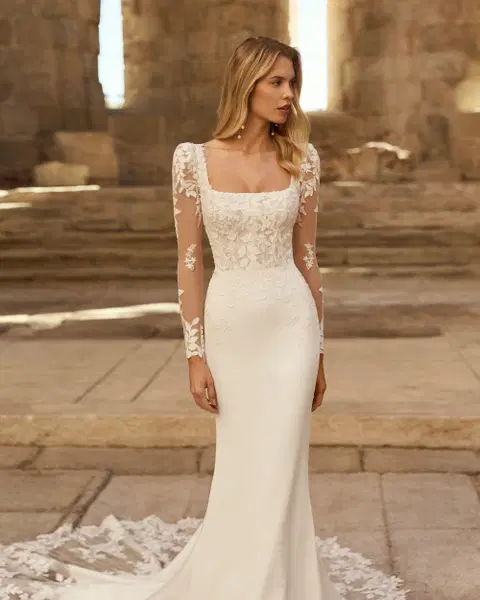 Paramo wedding dress by Adriana Alier, mermaid, crepe