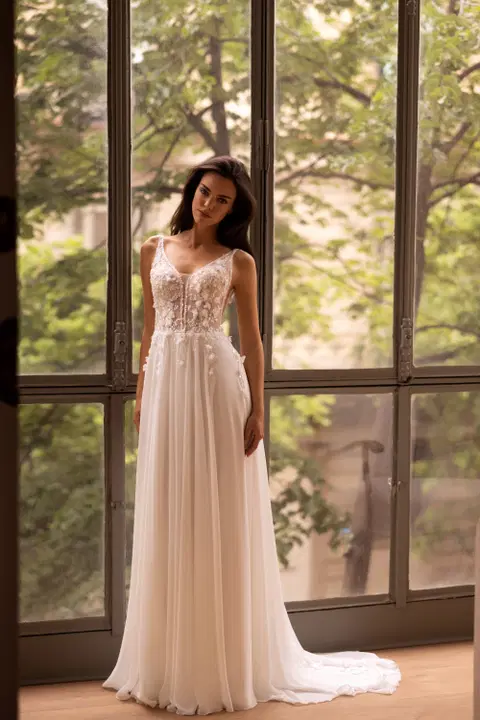 Style E-5459 wedding dress by Elizabeth Passion, A-line, tulle