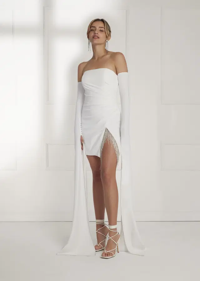 LUX by Serravalle: Short silhouette, straight neckline, long sleeves, crepe