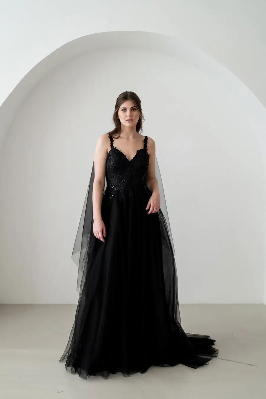 APRIL BLACK by Esther Hofmann: A-Line silhouette, V-neck neckline, sleeveless, tulle