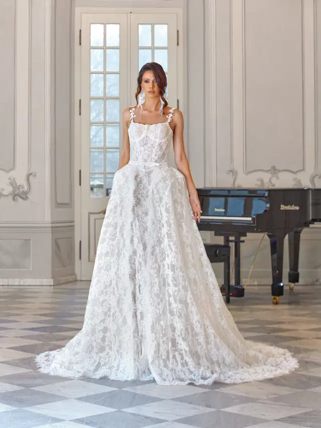 Prue by Vanilla Sposa: Princess silhouette, square neckline, lace, chapel train