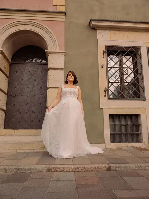 Style LO-552T wedding dress by Agnes, A-line, lace