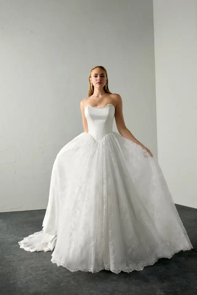 Sable by Justin Alexander Signature: Ball Gown silhouette, sweetheart neckline, sleeveless, lace