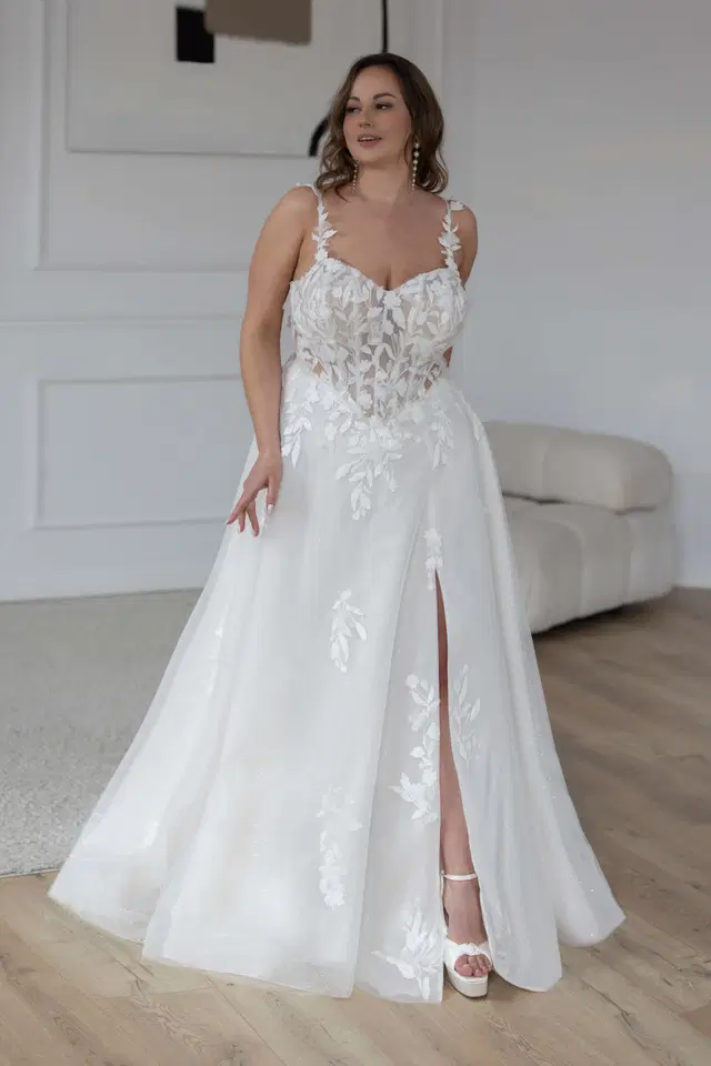 Gladys by Jarice: A-Line silhouette, semi sweetheart neckline, tulle
