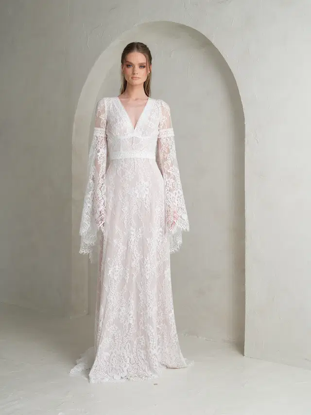 Aurélie by Katya Katya London: A-Line silhouette, V-neck neckline, cap sleeves, lace