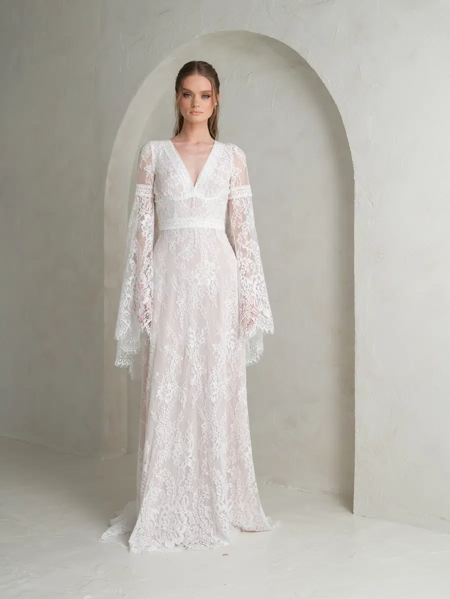 Aurélie by Katya Katya London: A-Line silhouette, V-neck neckline, cap sleeves, lace