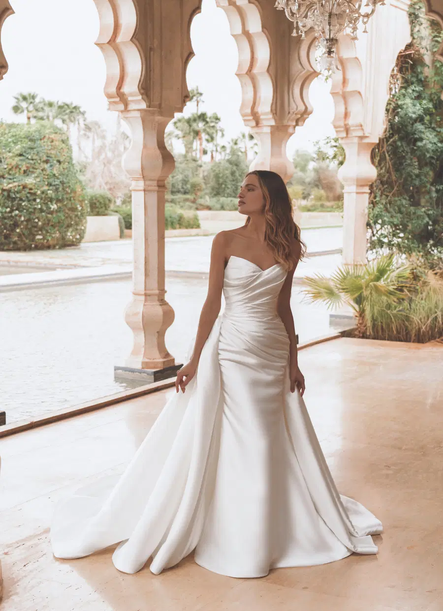 Valencia by Enzoani - view 3 of 8