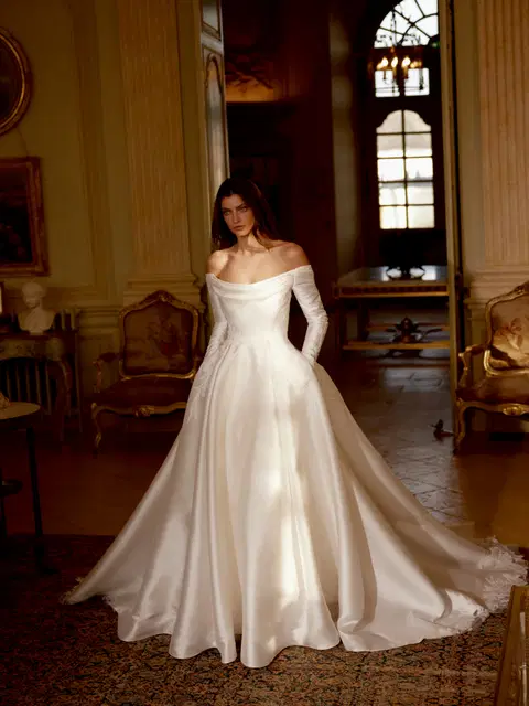 Josephine wedding dress by Justin Alexander, A-line, lace