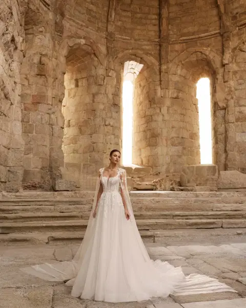 Petalo wedding dress by Adriana Alier, A-line, tulle