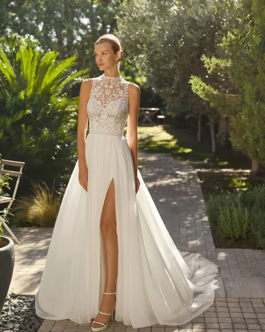 MALU by Alma Novia: Straight silhouette, illusion neckline, sleeveless, muslin