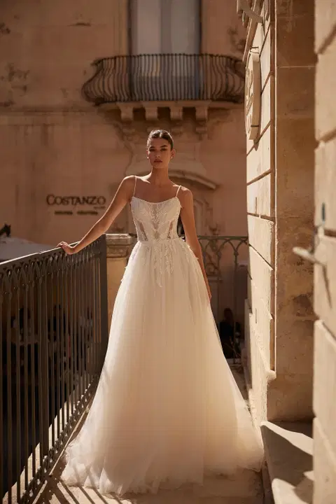 Savine wedding dress by Anne Mariée, A-line, lace