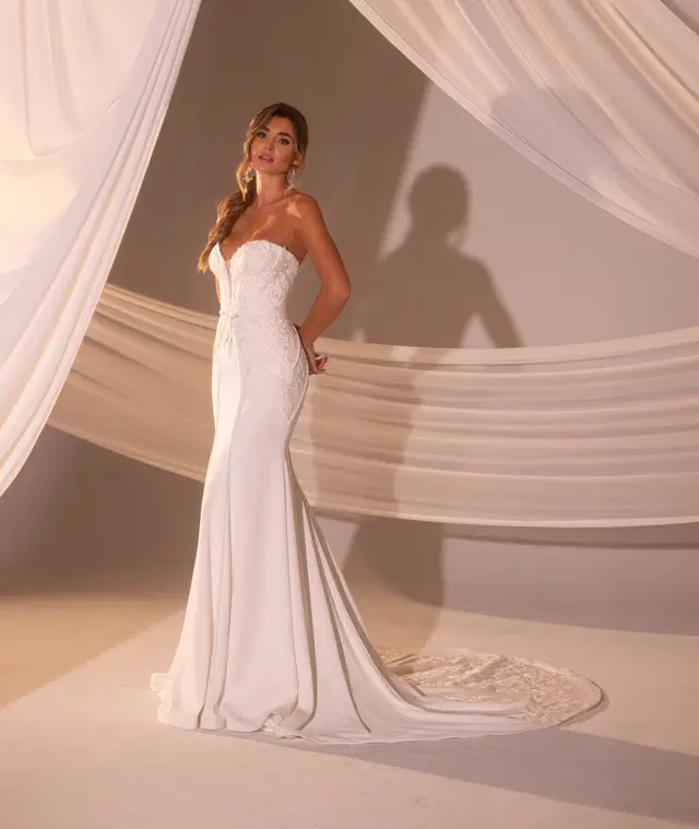 RB2221 by Rachel Allan: Fit & Flare silhouette, crepe