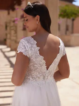 Uriel c by Bianco Evento - view 4 of 4